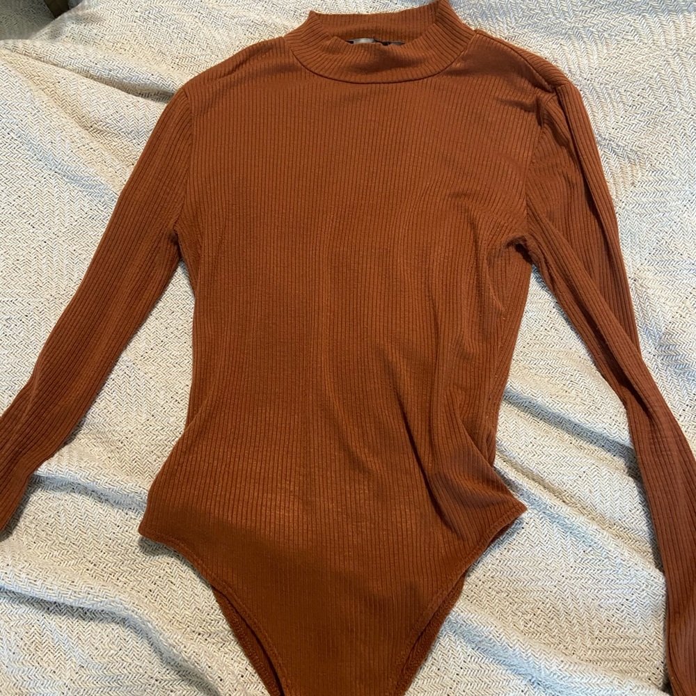 Adorable Forever21 Burnt Orange Body Suit!